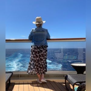 Meet your Posher, Laura